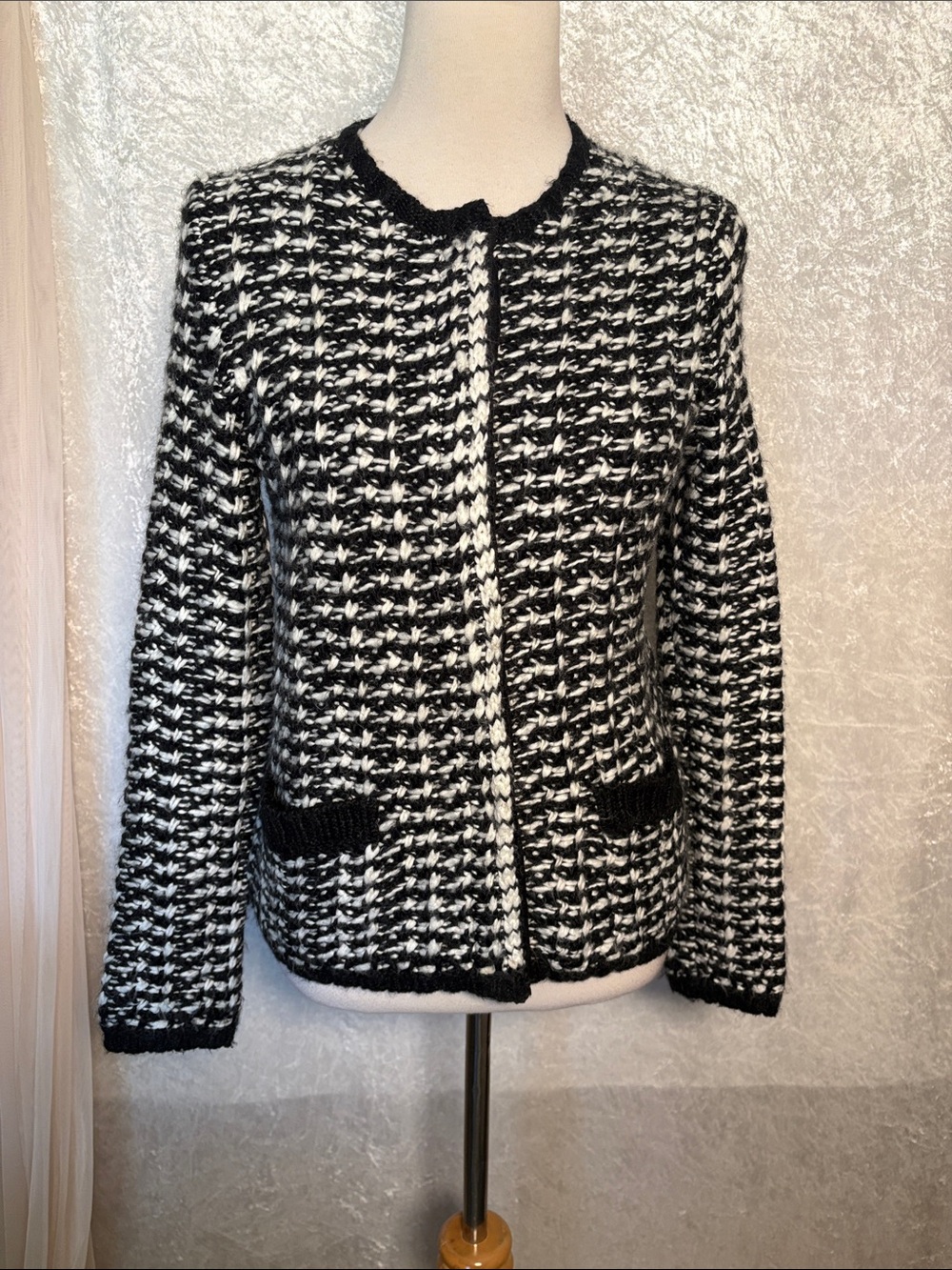 GAP Black and White Chunky Knit Women's Cardigan blazer Size M